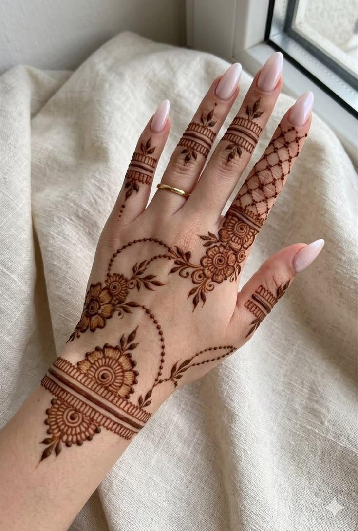 Finger Mehndi